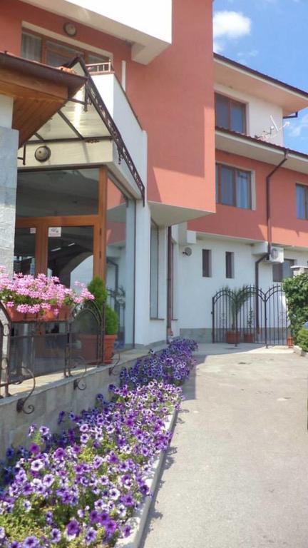 Happy Ring Guest Rooms Haskovo Eksteriør billede